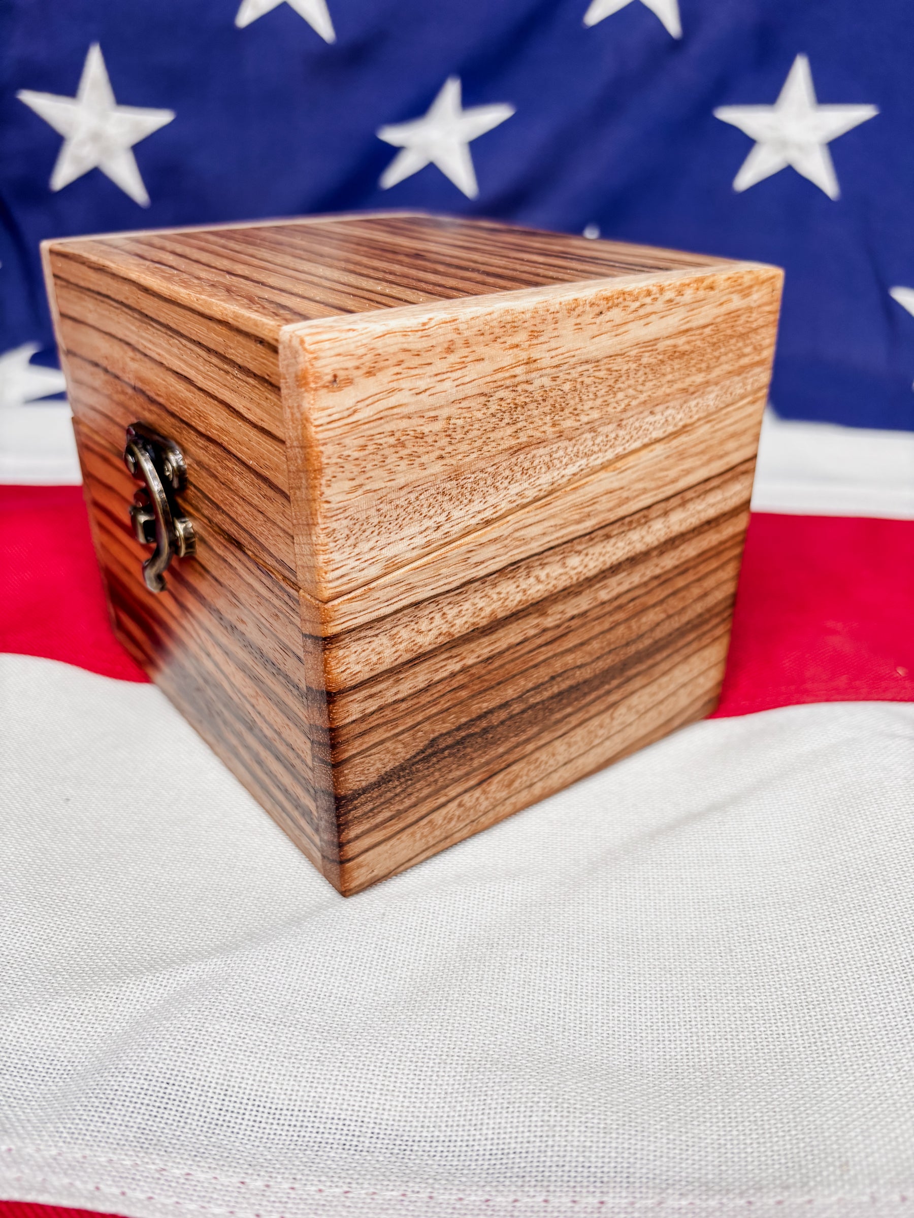 CUSTOMIZABLE MILITARY GIFT BOXES