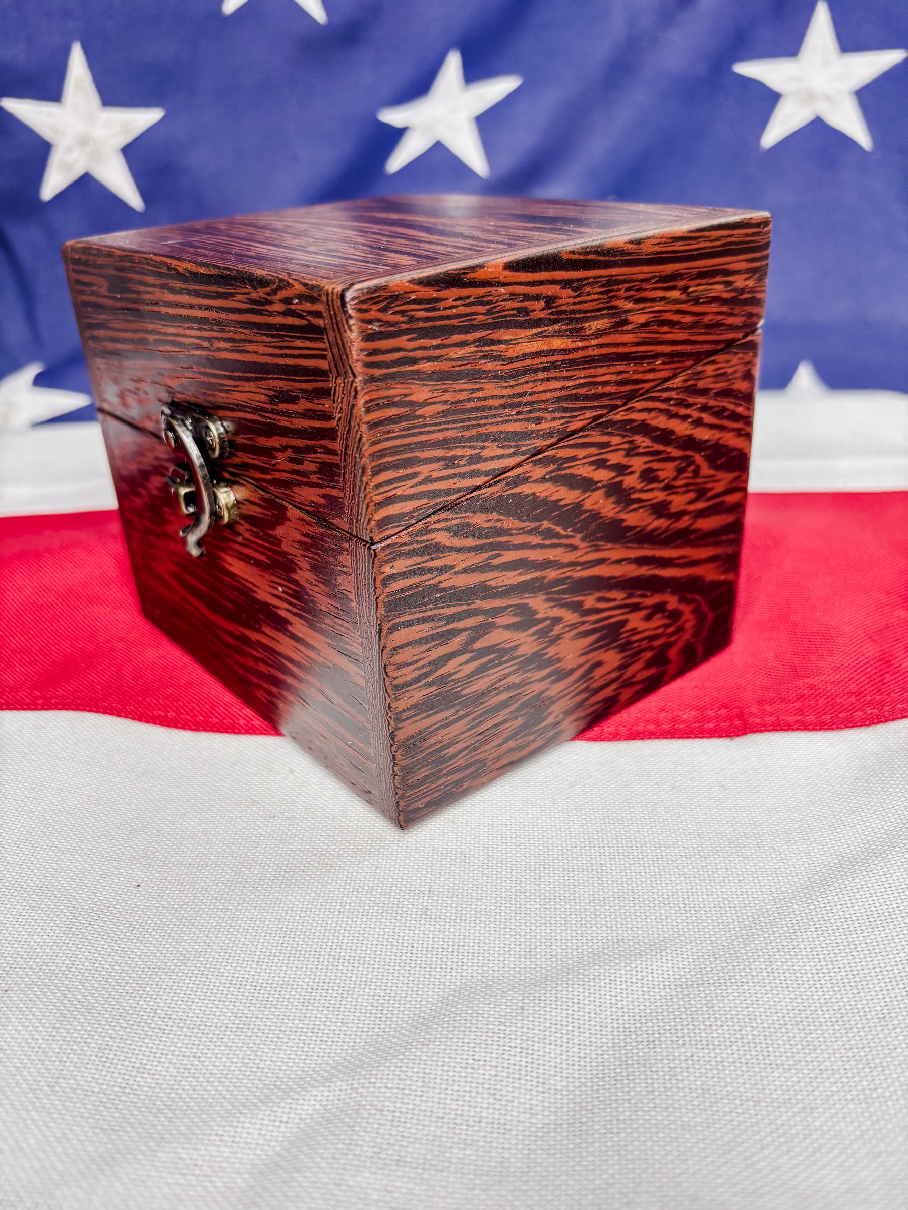 CUSTOMIZABLE MILITARY GIFT BOXES